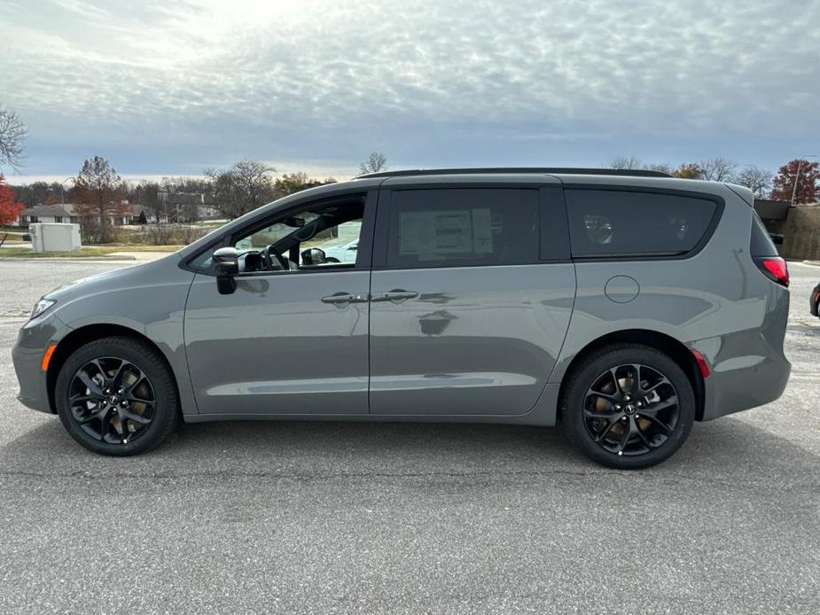 new 2025 Chrysler Pacifica car, priced at $50,988