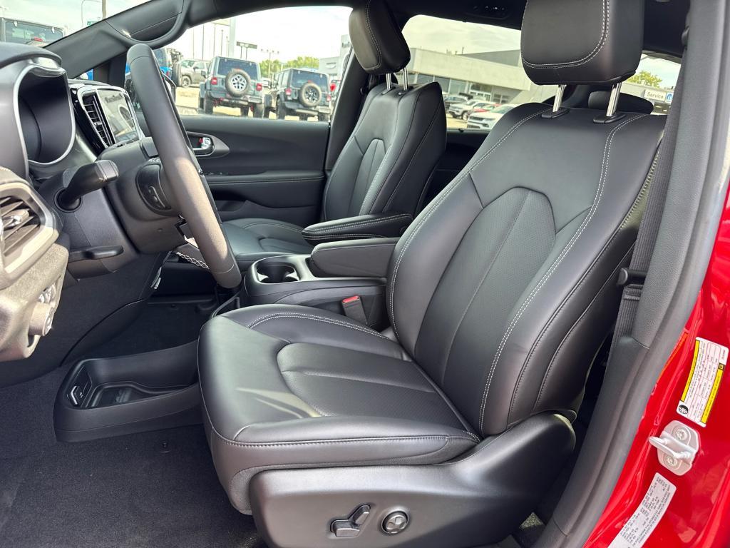 new 2026 Chrysler Pacifica car