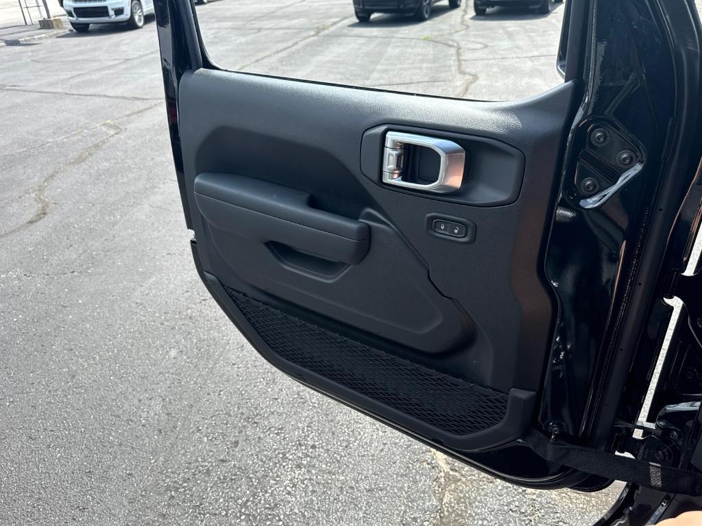 new 2025 Jeep Wrangler car, priced at $35,988