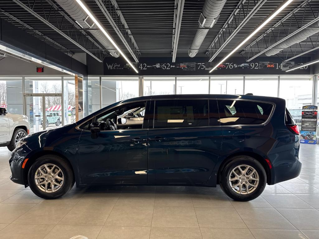 new 2025 Chrysler Pacifica car, priced at $45,920