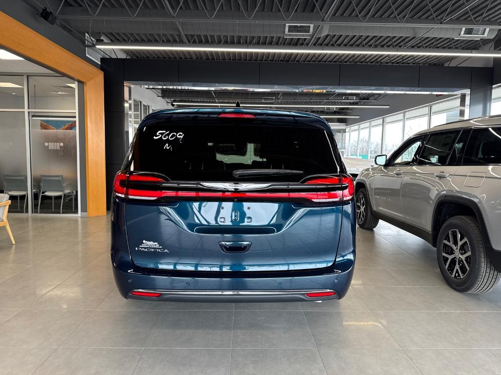 new 2025 Chrysler Pacifica car, priced at $45,920