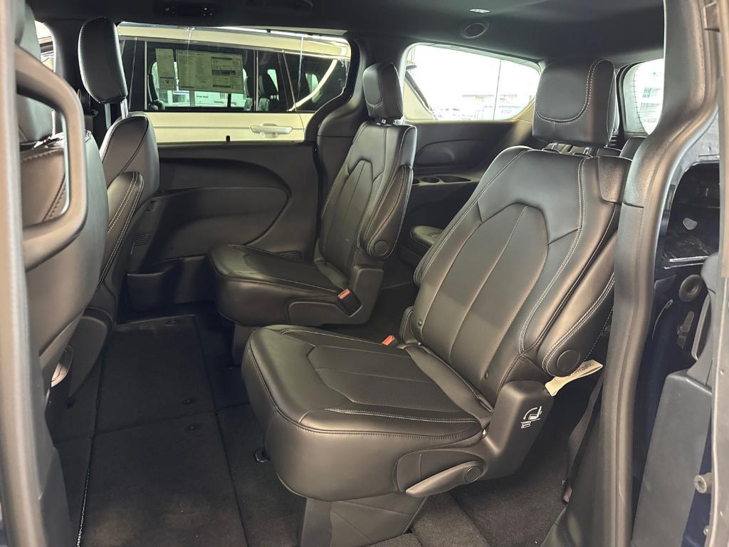 new 2025 Chrysler Pacifica car, priced at $45,920