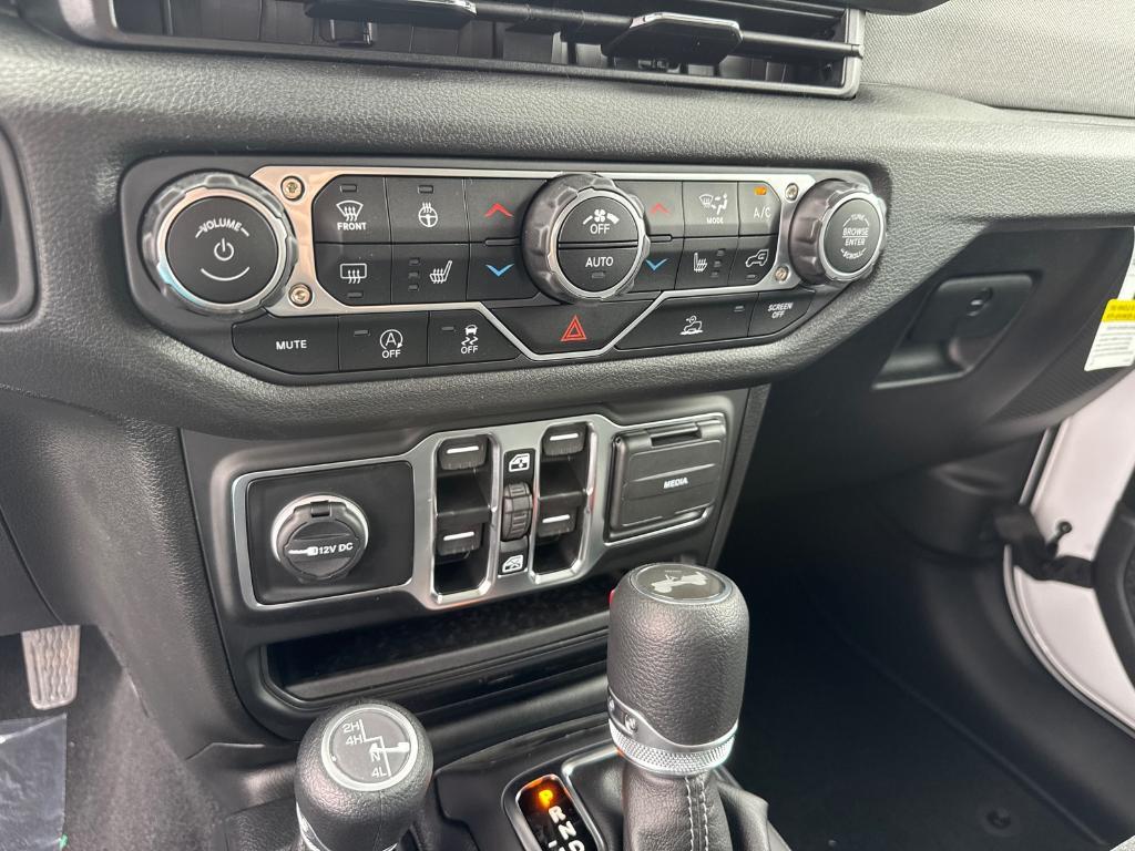 new 2025 Jeep Wrangler car, priced at $40,988