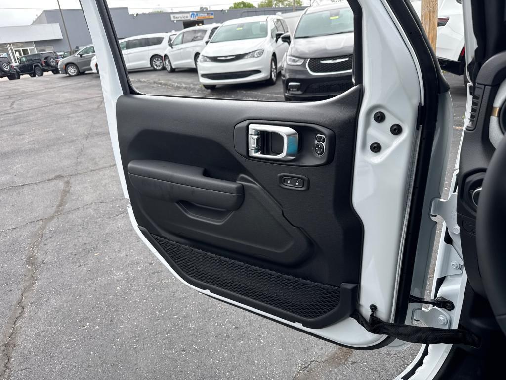 new 2025 Jeep Wrangler car, priced at $40,988