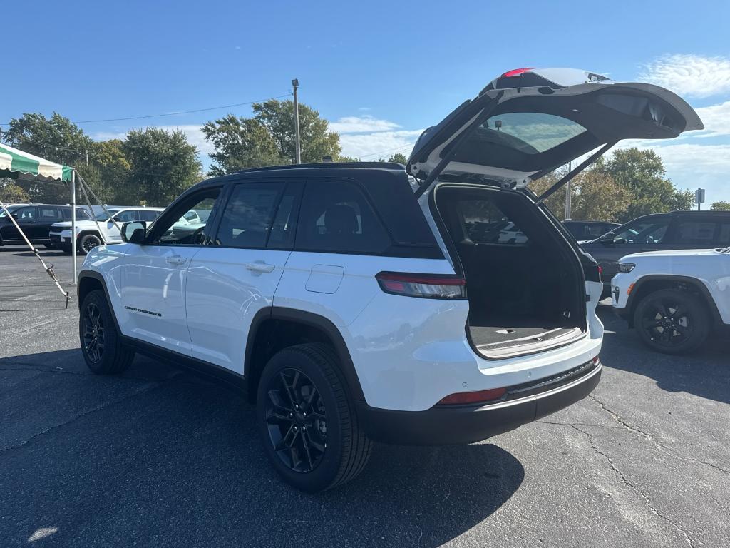 new 2025 Jeep Grand Cherokee car, priced at $53,140