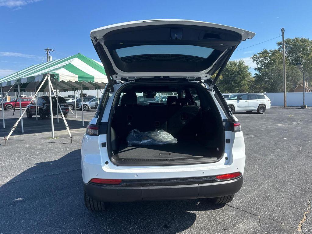 new 2025 Jeep Grand Cherokee car, priced at $53,140