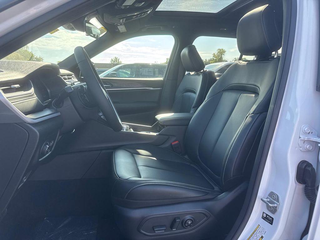 new 2025 Jeep Grand Cherokee car, priced at $53,140