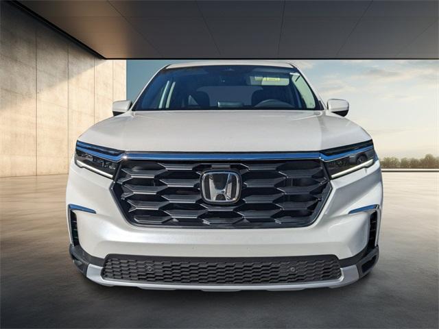 new 2025 Honda Pilot car, priced at $48,180