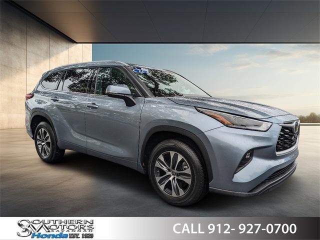 used 2022 Toyota Highlander car, priced at $38,226