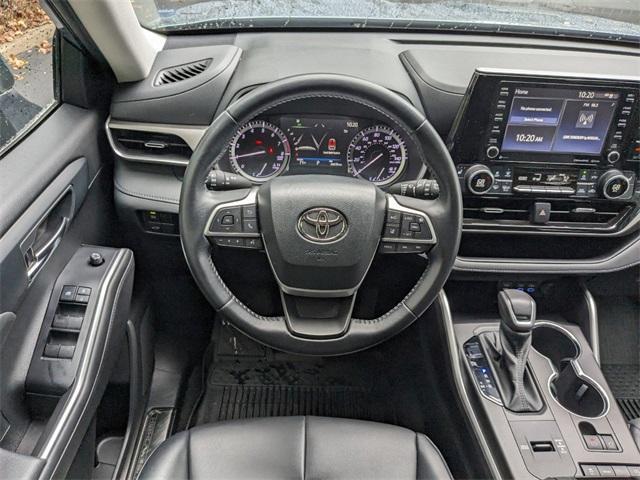 used 2022 Toyota Highlander car, priced at $38,226