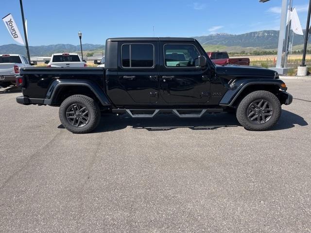 used 2022 Jeep Gladiator car, priced at $31,104