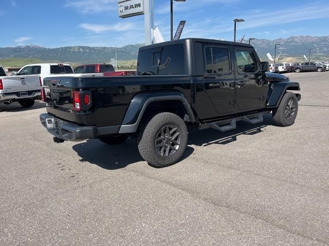 used 2022 Jeep Gladiator car, priced at $31,104