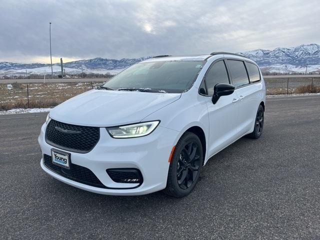 new 2024 Chrysler Pacifica car, priced at $44,807