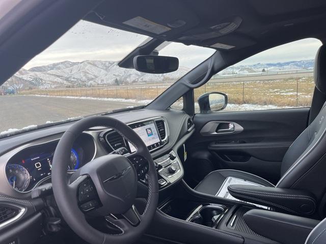 new 2024 Chrysler Pacifica car, priced at $44,807