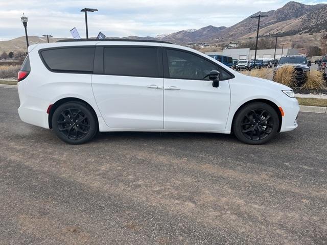 new 2024 Chrysler Pacifica car, priced at $44,807