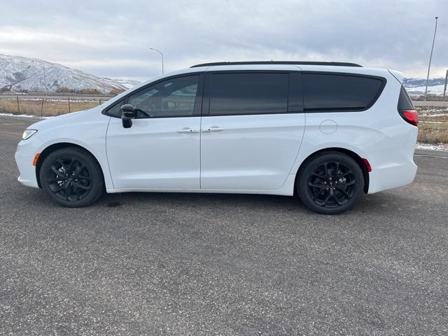 new 2024 Chrysler Pacifica car, priced at $44,807