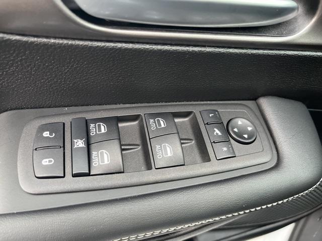 new 2024 Chrysler Pacifica car, priced at $44,807