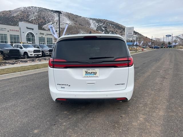 new 2024 Chrysler Pacifica car, priced at $44,807