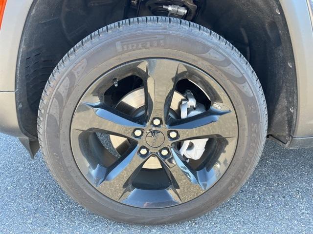 used 2024 Jeep Grand Cherokee car, priced at $38,500