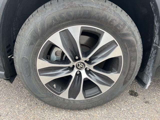 used 2021 Toyota Highlander car, priced at $31,308