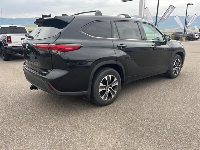 used 2021 Toyota Highlander car, priced at $31,308