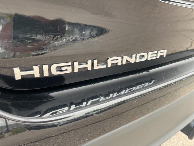 used 2021 Toyota Highlander car, priced at $31,308