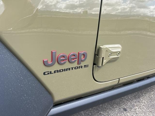 new 2025 Jeep Gladiator car, priced at $52,330