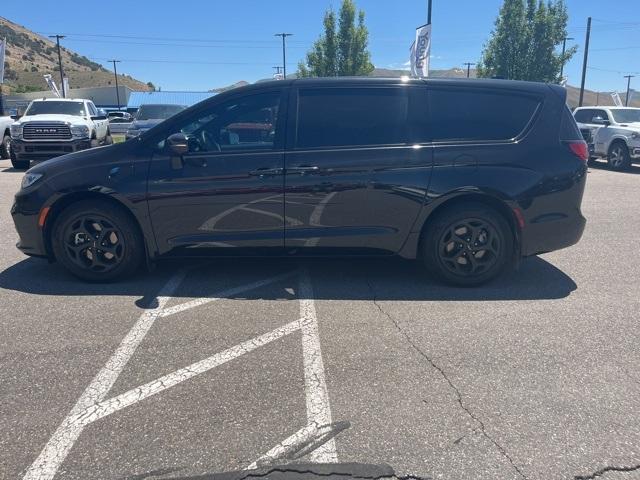 used 2023 Chrysler Pacifica Hybrid car, priced at $28,182