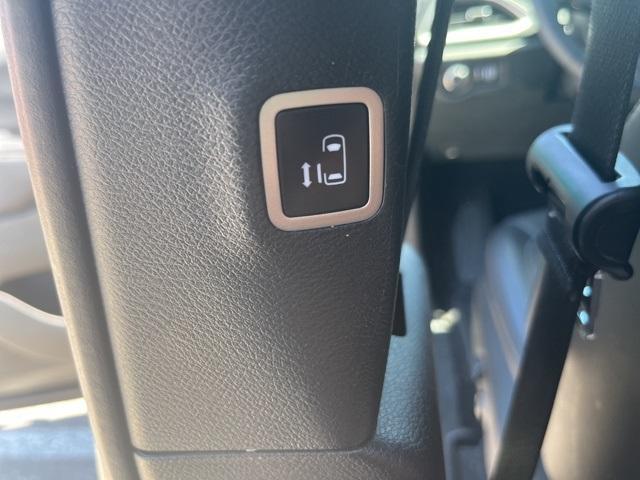 used 2023 Chrysler Pacifica Hybrid car, priced at $28,182