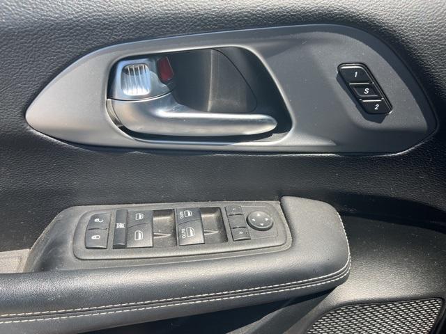 used 2023 Chrysler Pacifica Hybrid car, priced at $28,182