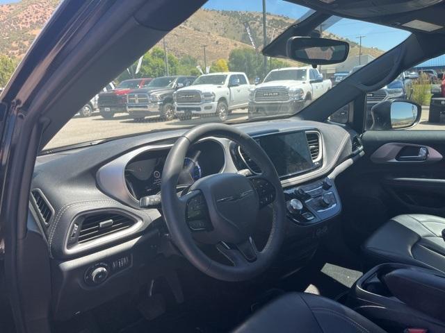 used 2023 Chrysler Pacifica Hybrid car, priced at $28,182