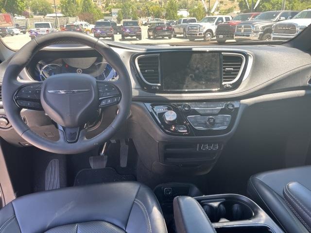used 2023 Chrysler Pacifica Hybrid car, priced at $28,182