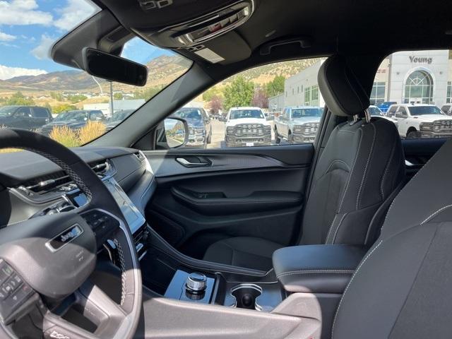 new 2025 Jeep Grand Cherokee car, priced at $33,646