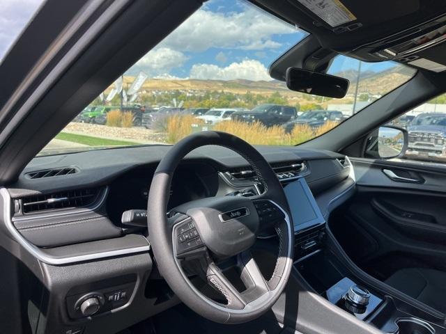 new 2025 Jeep Grand Cherokee car, priced at $33,646