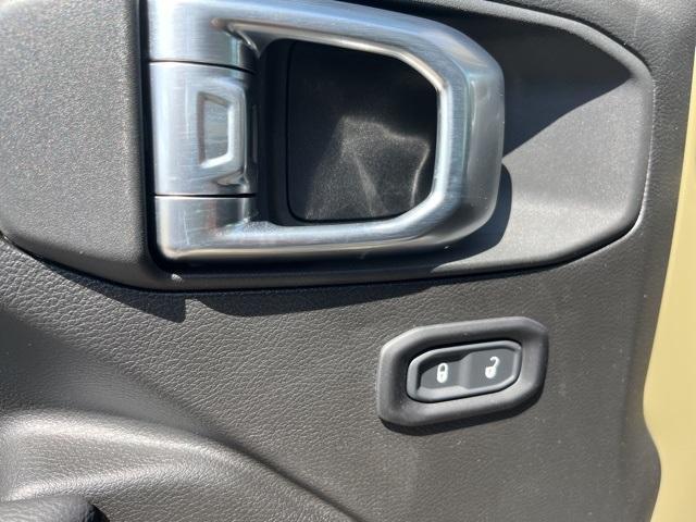 new 2025 Jeep Gladiator car, priced at $40,647