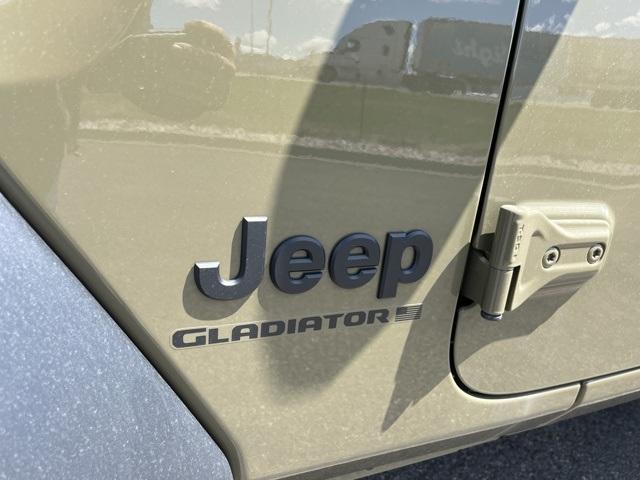 new 2025 Jeep Gladiator car, priced at $40,647