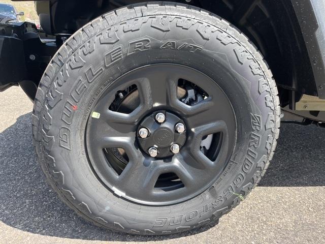 new 2025 Jeep Gladiator car, priced at $40,647