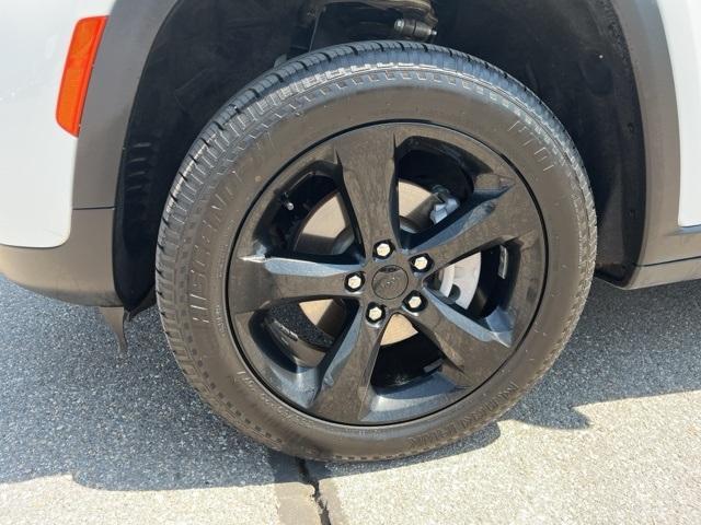used 2023 Jeep Grand Cherokee car, priced at $30,697