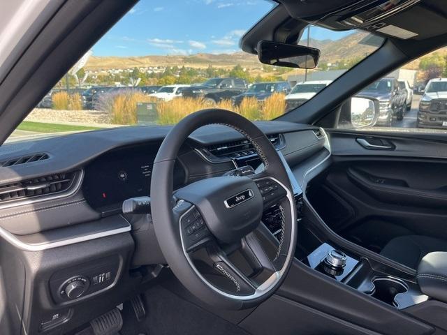 new 2025 Jeep Grand Cherokee car, priced at $31,128
