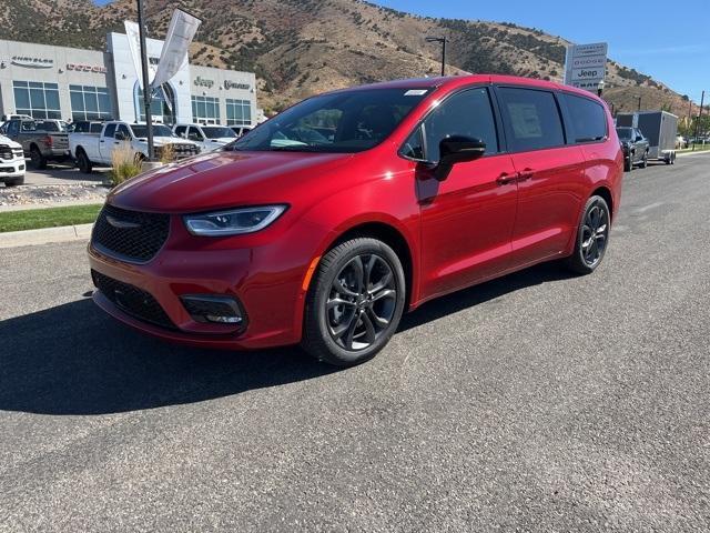new 2026 Chrysler Pacifica car, priced at $42,995