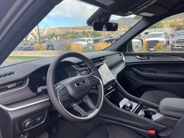 new 2025 Jeep Grand Cherokee car, priced at $31,146