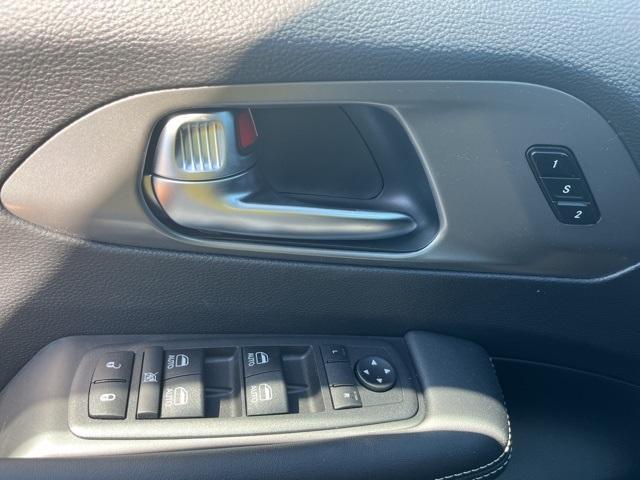 new 2025 Chrysler Pacifica car, priced at $43,176