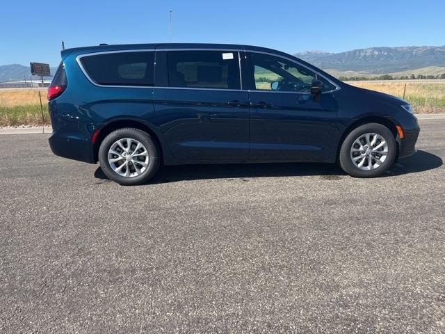 new 2025 Chrysler Pacifica car, priced at $43,176