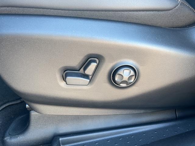 new 2025 Chrysler Pacifica car, priced at $43,176