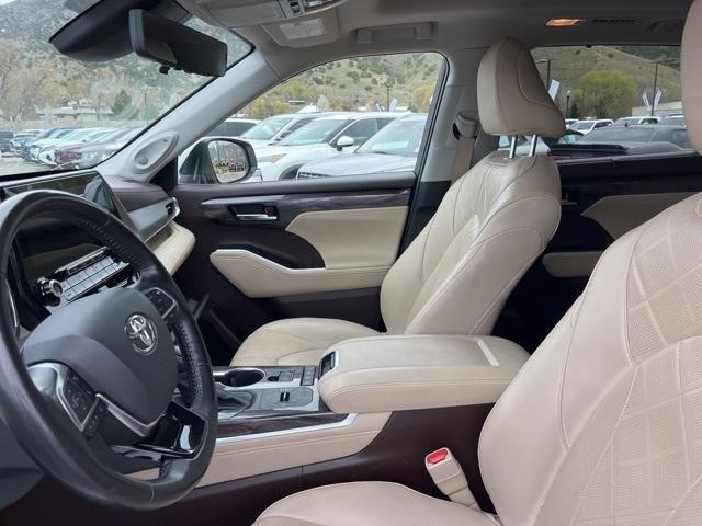 used 2021 Toyota Highlander Hybrid car, priced at $37,000