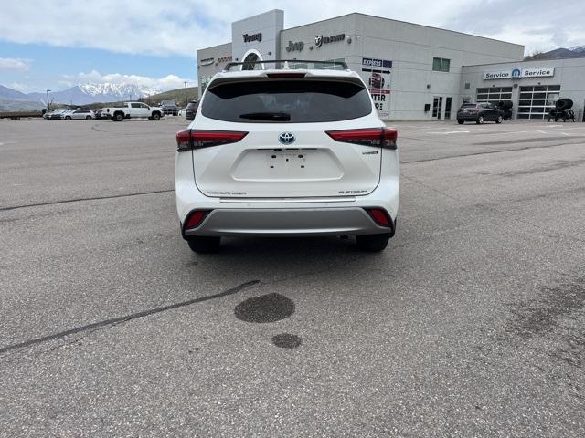 used 2021 Toyota Highlander Hybrid car, priced at $37,000