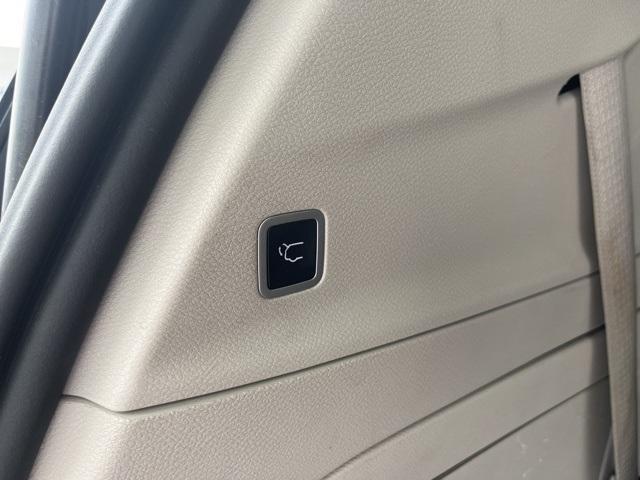 used 2023 Chrysler Pacifica Hybrid car, priced at $28,615
