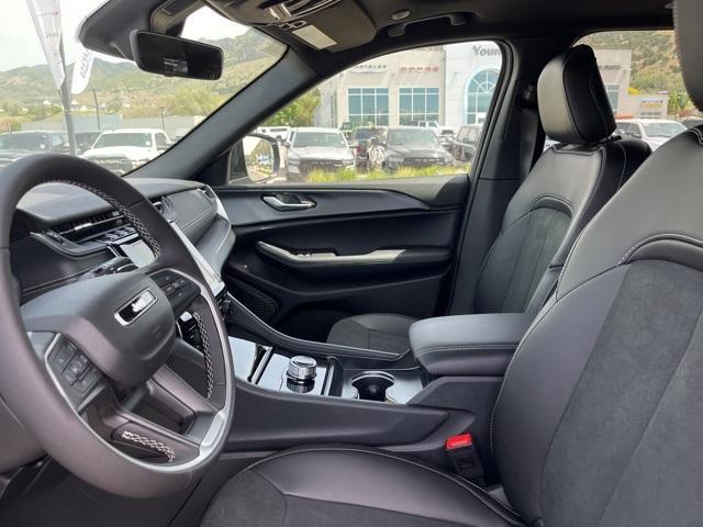 new 2025 Jeep Grand Cherokee car, priced at $38,650