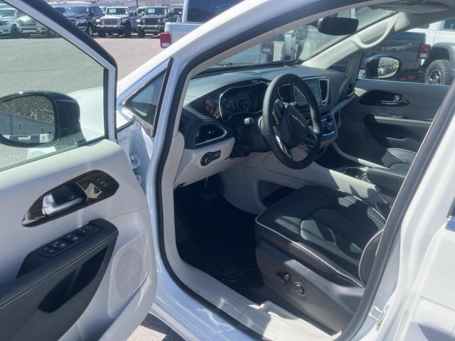 new 2024 Chrysler Pacifica car, priced at $46,544