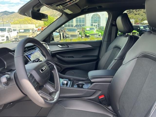 new 2025 Jeep Grand Cherokee car, priced at $43,110